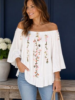 Q&A Embroidered Off-Shoulder White Boho Peasant Blouse Embroidered Detail